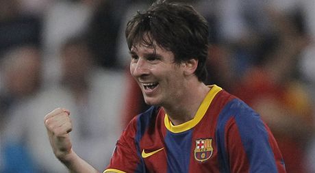 POVEDLO SE. Lionel Messi se raduje, piblil Barcelon finle Ligy mistr.
