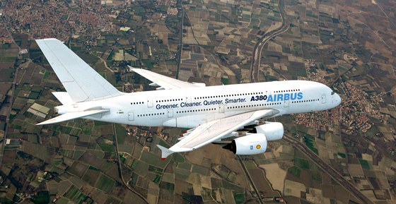 Pi zkuebním letu Airbusu A380 jeden z jeho ty motor Rolls-Royce spaloval sms kerosinu se zkapalnným zemním plynem