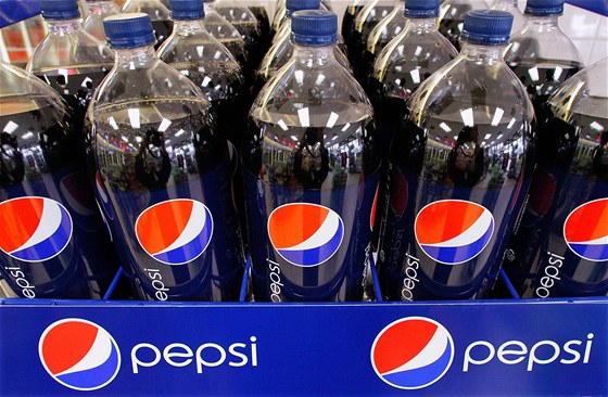 Název Pepsi-Cola má pvod v medicínském výrazu dyspepsia (patné zaívání). Pvodn ml tento nápoj toti pomáhat lepímu trávení. Ilustraní foto