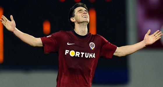 POTVRZENO: VÝHRA! Kamil Vacek se raduje z promnné penalty, Sparta poráí Olomouc dvougólovým rozdílem.