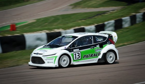 NOVÁ SEZONA, NOVÉ AUTO. V nejsilnjí divizi Supercars se Pavel Koutný porpvé pedstavil s novým vozem Ford Fiesta.