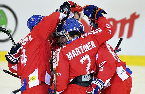 JE TO TAM! ZASE! Domácí ei na eských hokejových hrách neekan snadno pehráli v repríze finále posledního mistrovství svta Rusy.