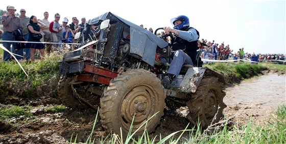 Pi tradiní traktoriád ve  Vyskei se schází výrobci traktrk i majitelé veterán.
