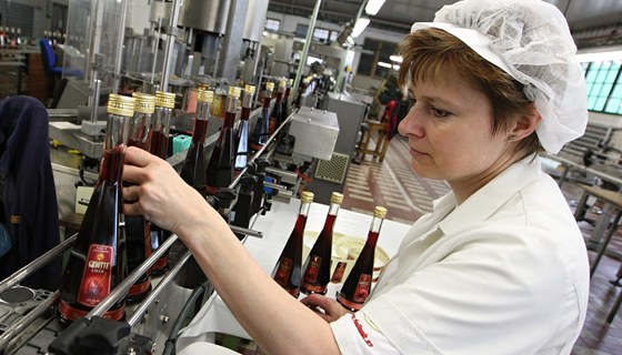 Výroba destilát v likérce Rudolf Jelínek ve Vizovicích