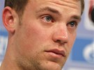 Brank Manuel Neuer se slzami v och oznamuje, e v Schalke neprodlou smlouvu.