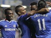 Fotbalist Chelsea se raduj: zleva Essien, Malouda, Mikel, Drogba