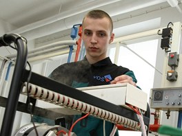 David Kol, student, kter sestavil ekologick parn motor.