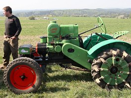 Pi tradin traktorid ve Vyskei se schz vrobci traktrk i majitel vetern.