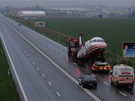 Peprava jednoho ze esti prototyp nejvtho eskoslovenskho letounu Let L-610M z Kunovic na Uherskohradisku do olomouckho leteckho muzea.