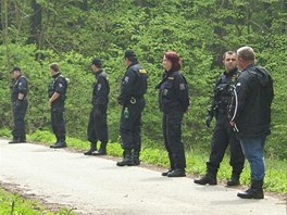 Zlnt policist nali nad malenovickm hradem ostatky lidskho tla. (27. dubna 2011)