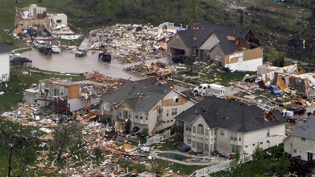 Americké msto St. Louis poniila silná boue (22. dubna 2011)