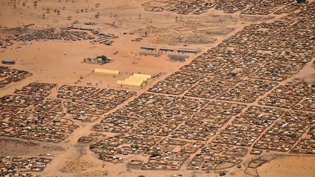 Uprchlický tábor v adu pro bence z Dárfúru 