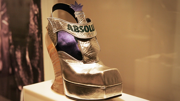 V eském Krumlov jsou k vidní i boty Sira Eltona Johna.
