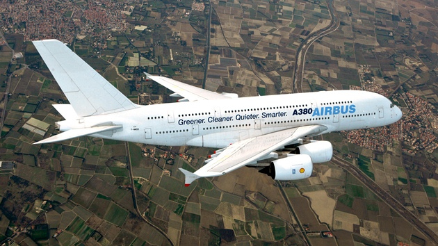 Pi zkuebním letu Airbusu A380 jeden z jeho ty motor Rolls-Royce spaloval sms kerosinu se zkapalnným zemním plynem