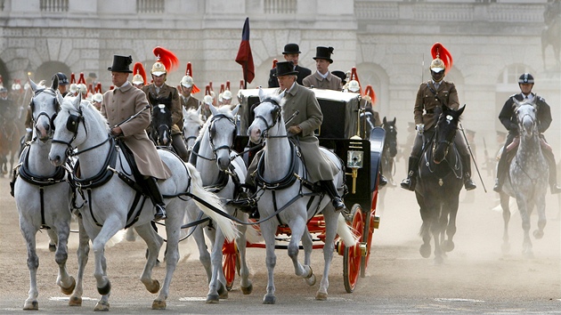 Královské jezdectvo bhem zkouky svatby prince Williama a Kate Middletonové v Londýn. (27. dubna 2011)