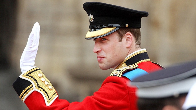 Princ William dorazil do Westminsterského opatství. (29. dubna 2011)