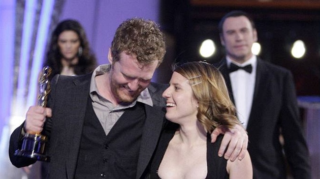 Oscar - Glen Hansard a Markéta Irglová s cenou za nejlepí filmovou píse