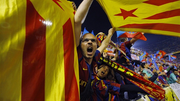 BARCA, DO TOHO! Fanoušci podporují Messiho a spol. ve finále Španělského poháru. BARCA, DO TOHO! Fanoušci podporují Messiho a spol. ve finále Španělského poháru.