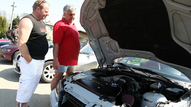 Do ihot u Lede nad Sázavou se sjeli i majitelé voz BMW.