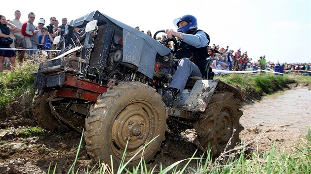 Pi tradiní traktoriád ve  Vyskei se schází výrobci traktrk i majitelé veterán.