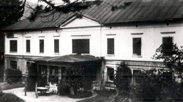Zámeek v Návojné okolo roku 1940.