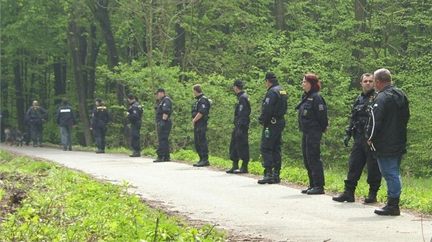 Zlíntí policisté nali nad malenovickým hradem ostatky lidského tla. (27. dubna 2011)