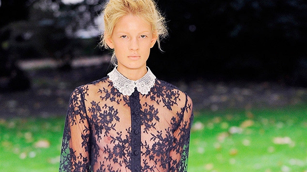 Mikro trend límečků vás přivede zpět do éry Coco Chanel Mikro trend límečků vás přivede zpět do éry Coco Chanel