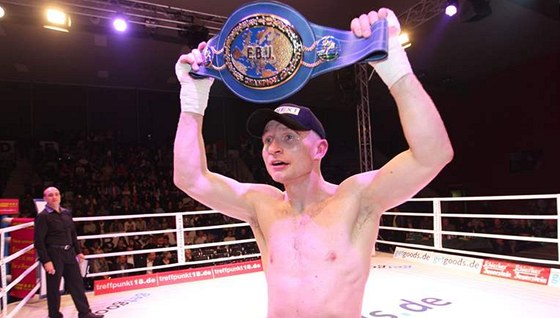 Obhájí? Tento pás pro profesionálního mistra Evropy bude 27. kvtna v Ústí obhajovat boxer Luká Konený.