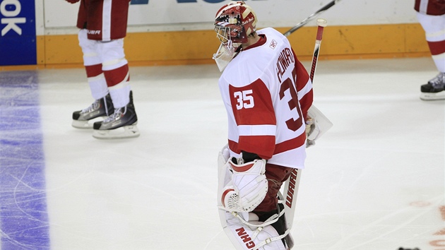 Zklamaný brankář Detroitu Jimmy Howard. Zklamaný brankář Detroitu Jimmy Howard.