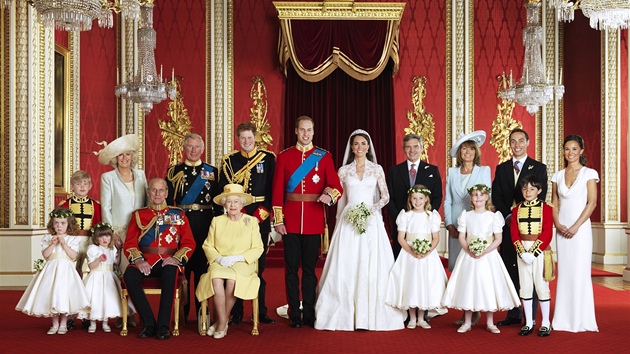 Oficiln fotografie krlovsk rodiny po svatb prince Williama a Kate Middletonov (29. dubna 2011)
