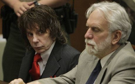 Producent Phil Spector s obhájcem Dennisem Riordanem