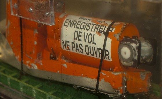 erná skíka z francouzského airbusu, který se v roce 2009 zítil nad Altlantikem (3. kvtna 2011)