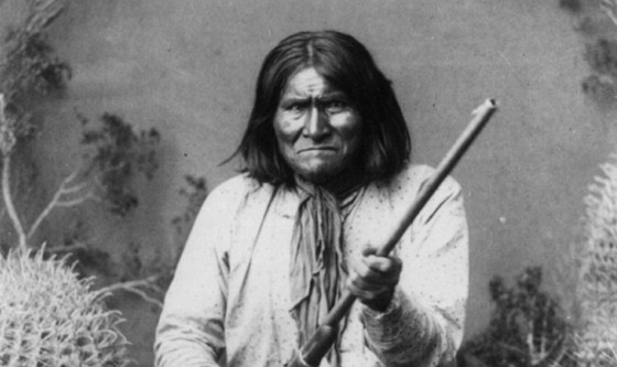 Apaský bojovník Geronimo na snímku z roku 1886