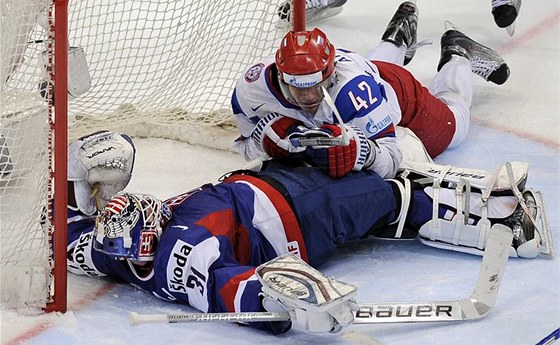 KDO S KOHO? Takhle Rusové bojovali se Slovenskem ped rokem, sborná vyhrála 3:1. 