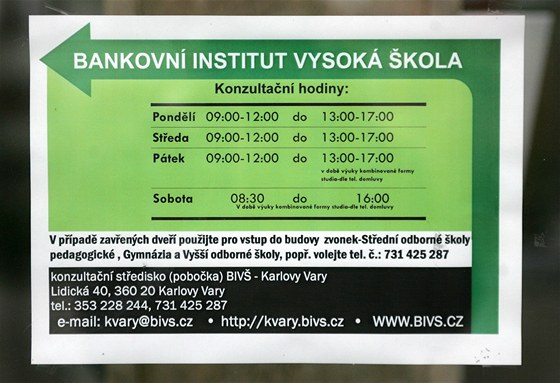 Bankovní Institut Vysoká kola - Karlovarské konzultaní stedisko (poboka) sídlí v budov Stední odborné koly pedagogické, Gymnázia a Vyí odborné koly na Lidické ulici; listopad 2009. Ilustraní snímek. 