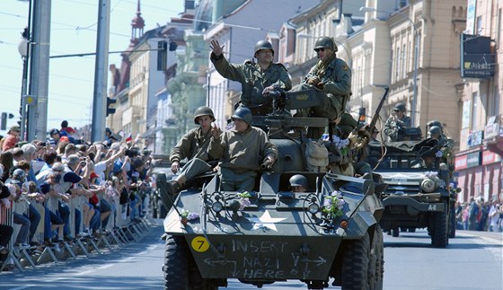Slavnosti svobody v Plzni vyvrcholily Konvojem svobody.