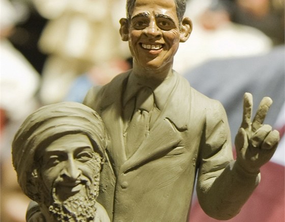 V Neapoli se v místním obchod s figurkami do betlému objevila soka Baracka Obamy s hlavou Usámy bin Ládina (2. kvtna 2011)