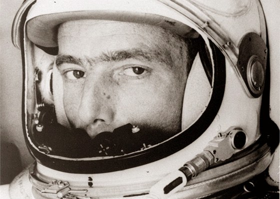 Astronaut Alan Shepard na snímku z 5. kvtna 1961
