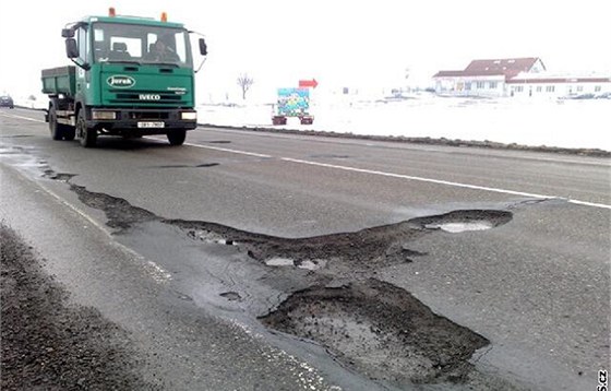 Mráz roztrhal silnice na Kolínsku