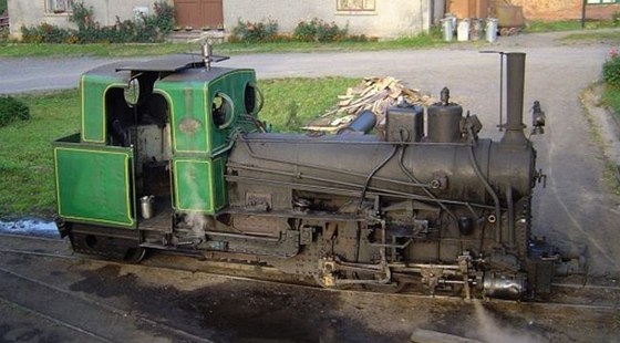 Parní lokomotiva Krauss-Linz, která v Mladjov slouí od roku 1920.