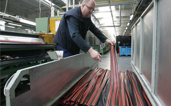 Továrna Saar Gumi Czech, která vyrábí gumová tsnní pro automobilový prmysl, bude pibírat 150 nových zamstnanc.
