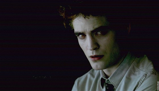 Robert Pattinson v roli Edwarda Cullena ve filmu Twilight sága: Zatmní