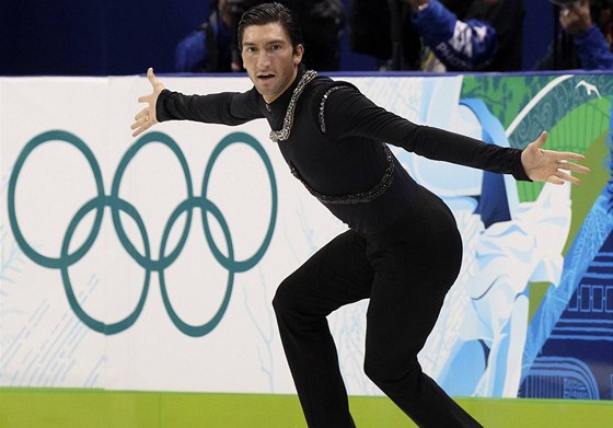 NEEKANÝ VÍTZ. Americký krasobrusla Evan Lysacek pi volné jízd.