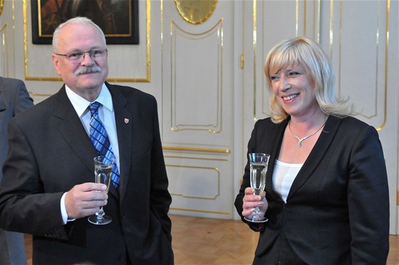 Slovenský prezident Ivan Gaparovi s premiérkou Ivetou Radiovou 