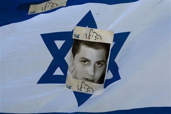 Izraelský voják Gilad alit je v zajetí u bezmála pt let.