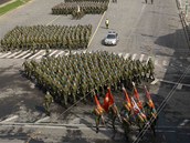 Rusov si pipomnli Den vtzstv velkolepou vojenskou pehldkou. (9. kvtna 2011)