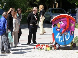 K tablu 4. D jihlavskho gymnzia nos studenti svky za spoluka, kter spchal sebevradu.