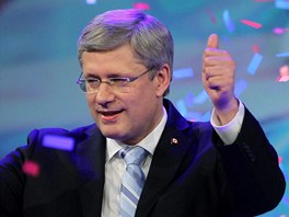 Kanadsk premir a f konzervativc Stephen Harper se raduje z vtzstv ve volbch (2. kvtna 2011)