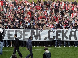 VEDEN, EKME! Fanouci fotbalov Slavie protestuj proti neuten situaci v klubu. 