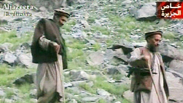 Usáma bin Ládin (vlevo) s dosavadní dvojkou teroristické sít al-Káida Ajmánem...